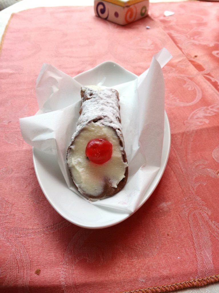street food palermo cannolo