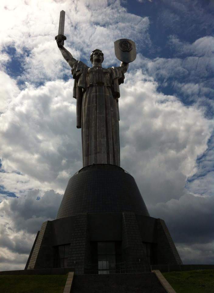 kiev statua madre patria